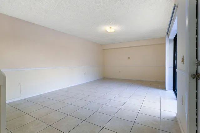 Residence photo 3
