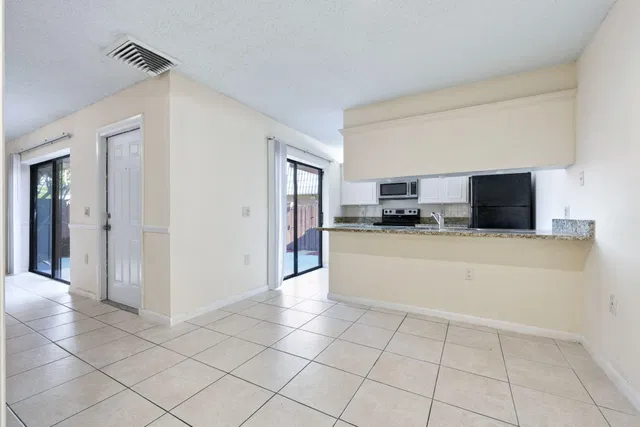 Residence photo 5