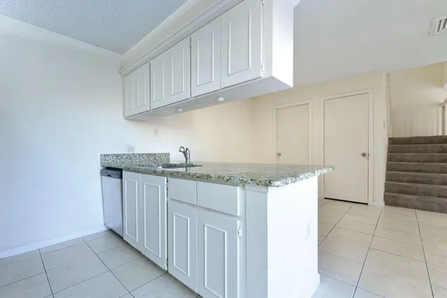 Residence photo 9