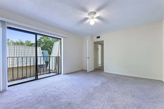 Residence photo 12