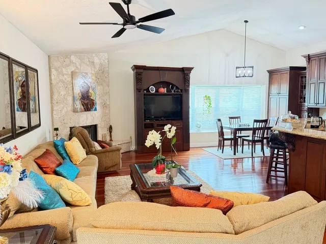 Residence photo 12