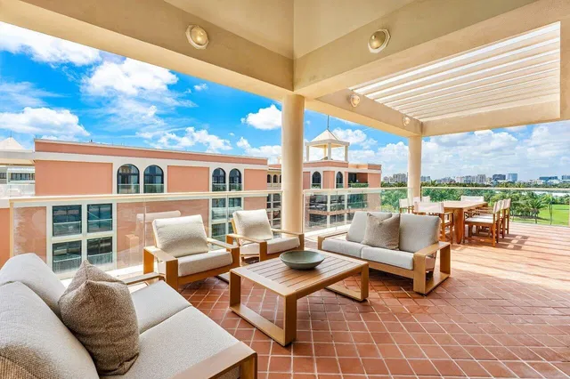 In-Town Palm Beach Unit N PH4 photo 11