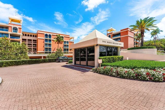 In-Town Palm Beach Unit N PH4 photo 37