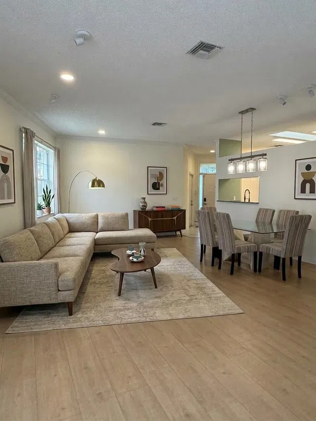 Residence photo 8