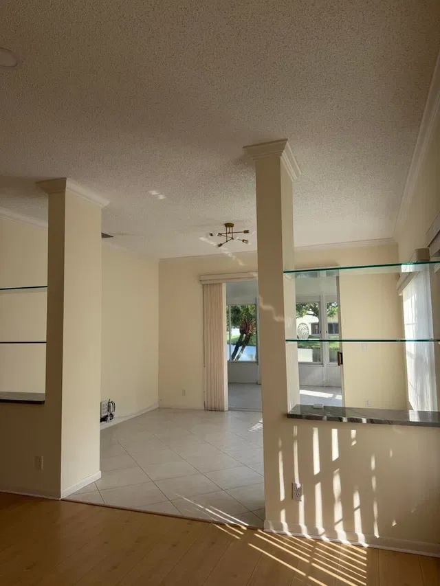  Residence photo 9