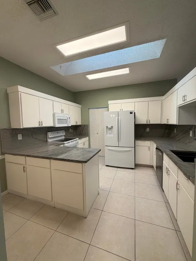  Residence photo 18