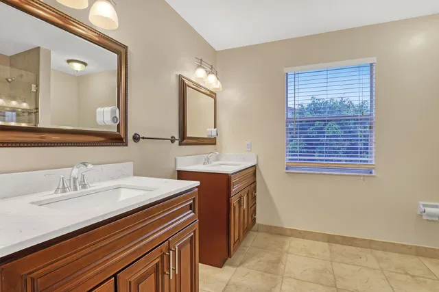 Residence photo 16