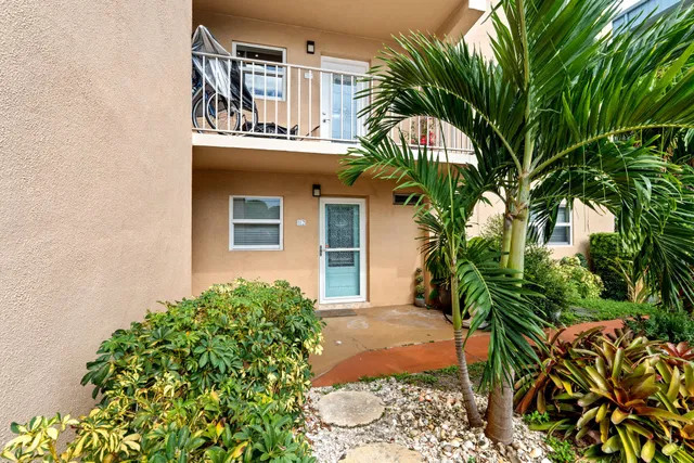 Unit 1120 photo 2