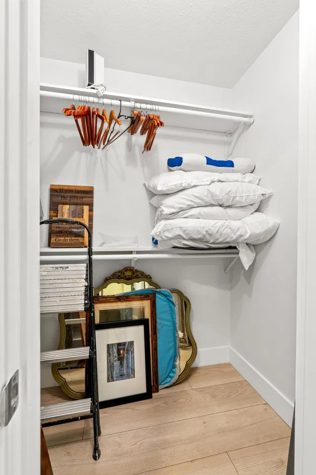 Unit 1120 photo 23