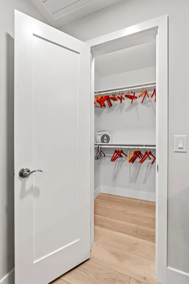 Unit 1120 photo 31