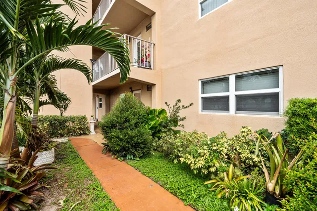 Unit 1120 photo 45