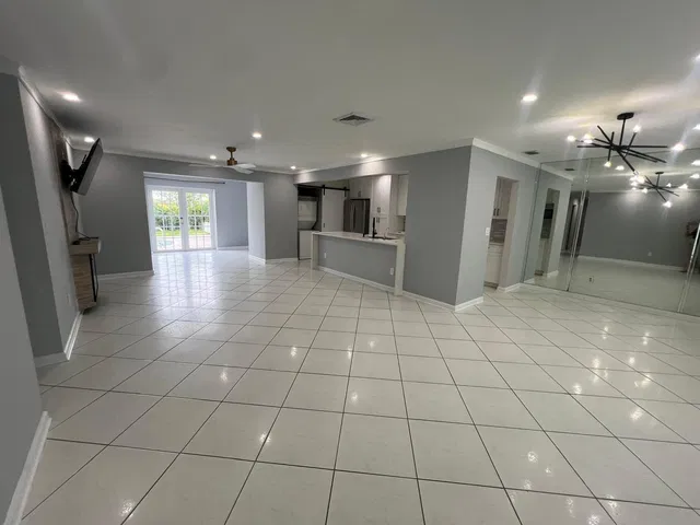 Residence photo 8
