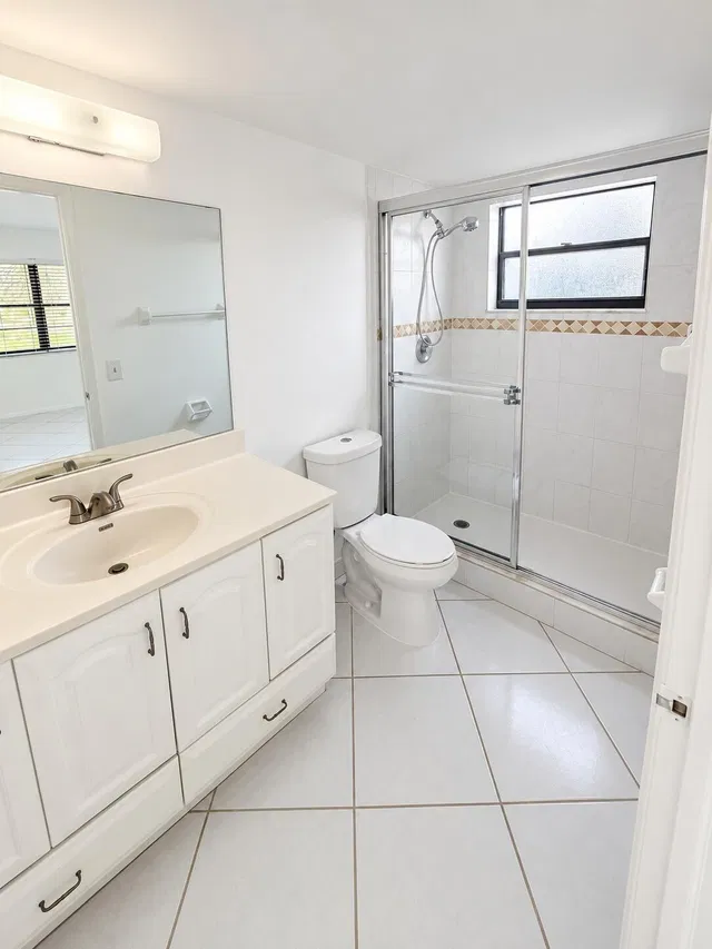 Unit 106 photo 4