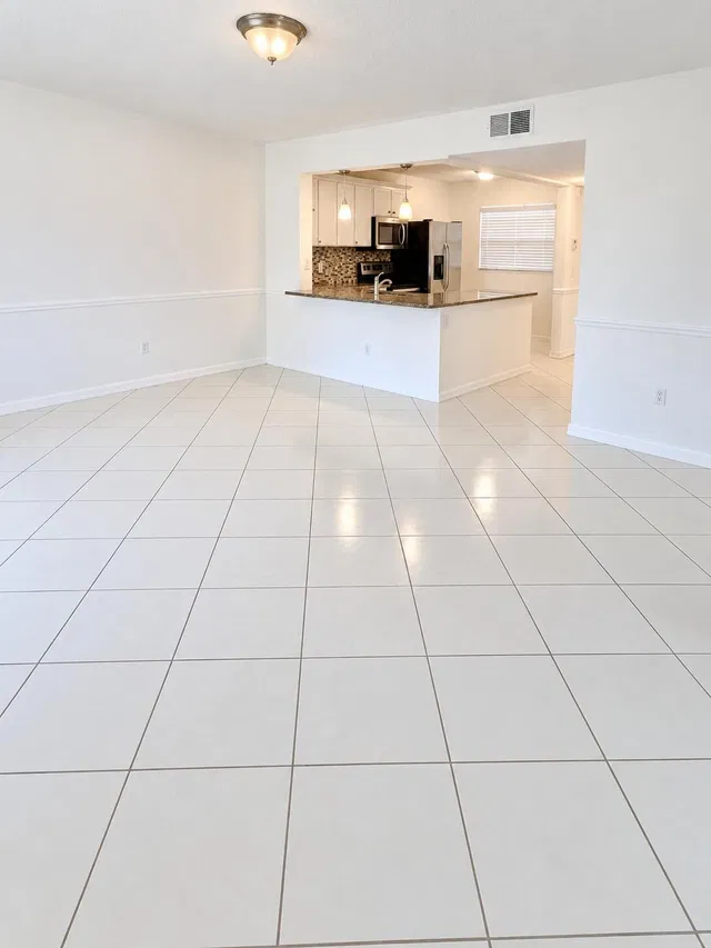 Unit 106 photo 8