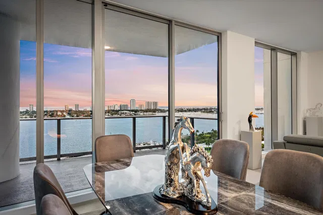 Nautilus 220 Unit 1802 photo 4