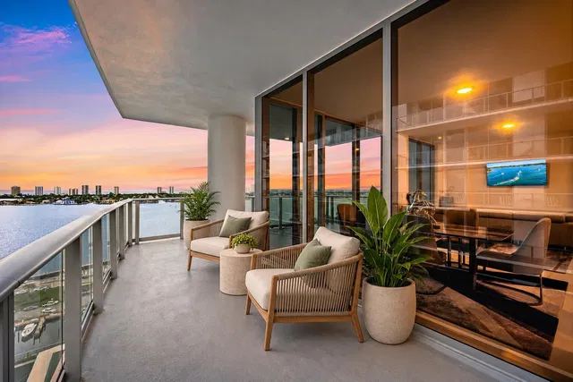 Nautilus 220 Unit 1802 photo 6