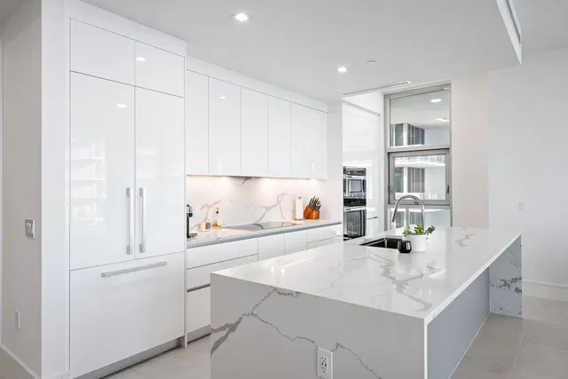 Nautilus 220 Unit 1802 photo 7