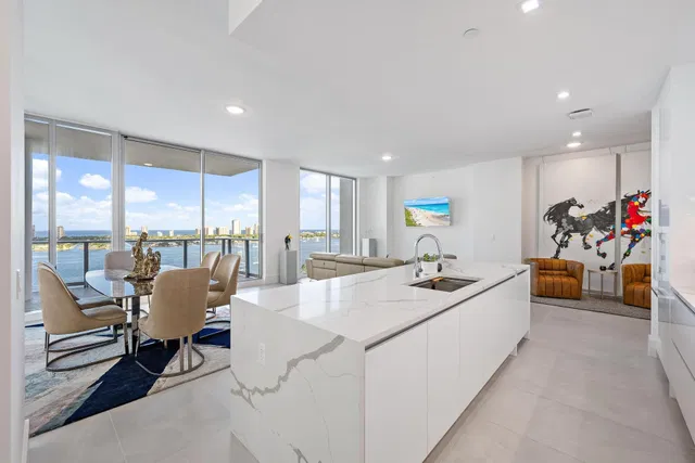 Nautilus 220 Unit 1802 photo 9