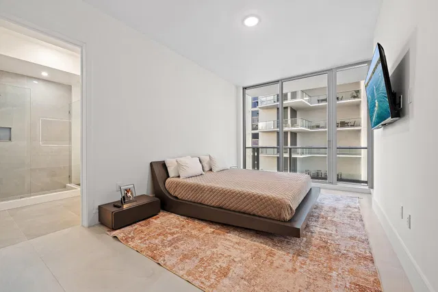 Nautilus 220 Unit 1802 photo 14