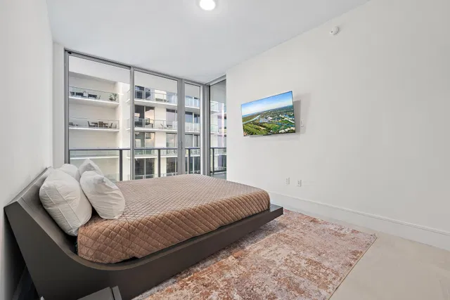 Nautilus 220 Unit 1802 photo 15