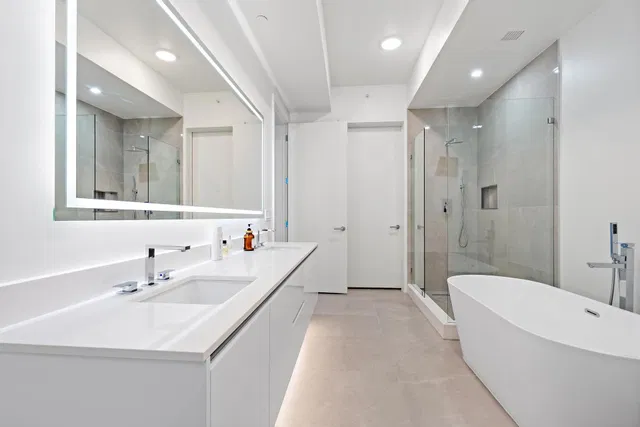 Nautilus 220 Unit 1802 photo 19
