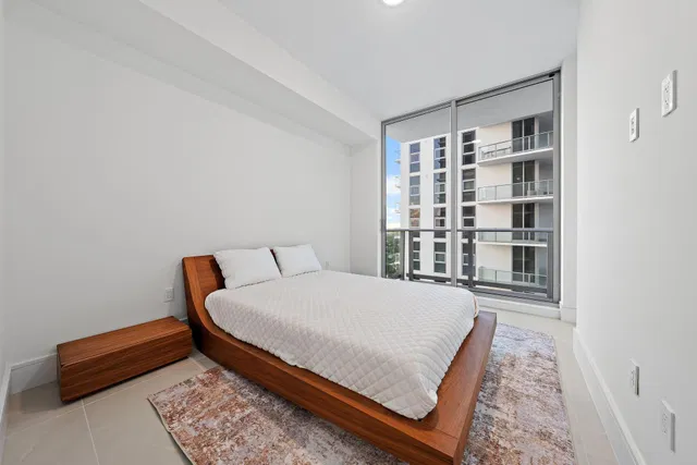 Nautilus 220 Unit 1802 photo 21