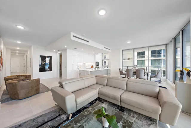 Nautilus 220 Unit 1802 photo 27
