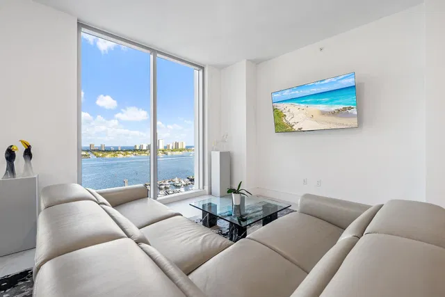 Nautilus 220 Unit 1802 photo 29