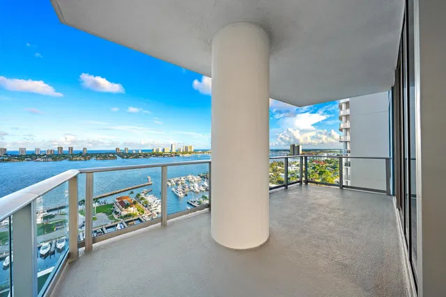 Nautilus 220 Unit 1802 photo 34