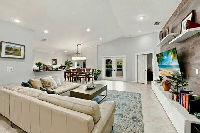 Residence photo 5