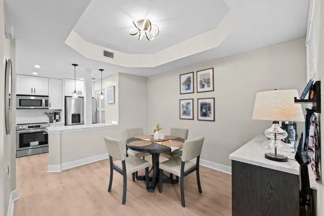 Unit 2402 photo 5