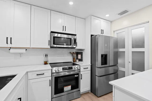 Unit 2402 photo 7
