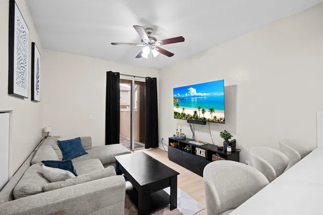 Unit 2402 photo 8