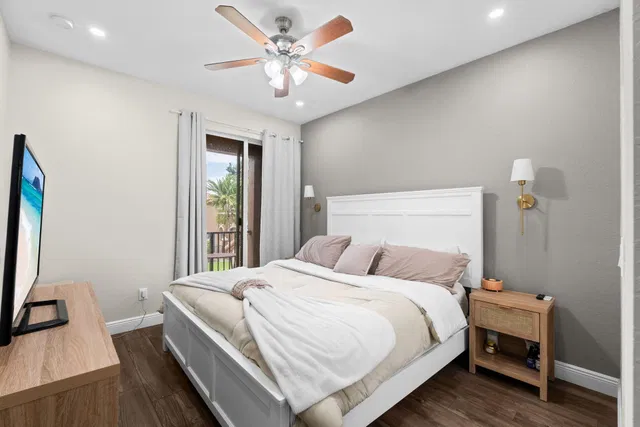 Unit 2402 photo 11