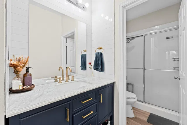 Unit 2402 photo 12