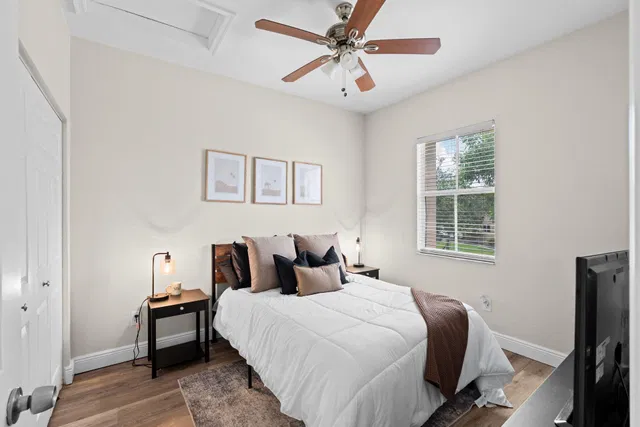 Unit 2402 photo 14