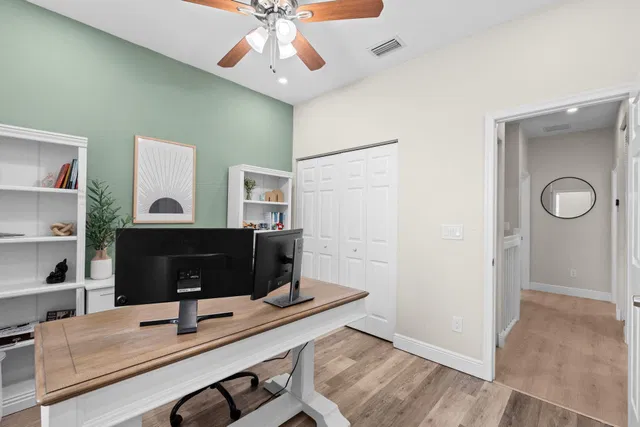 Unit 2402 photo 15