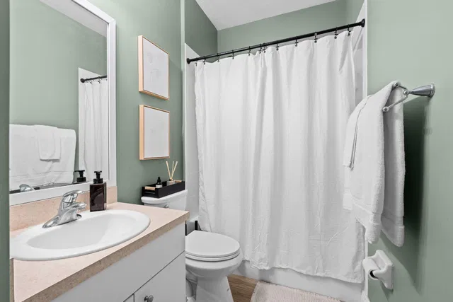Unit 2402 photo 16