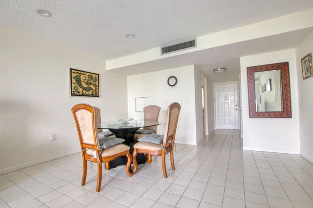Unit 204 photo 3
