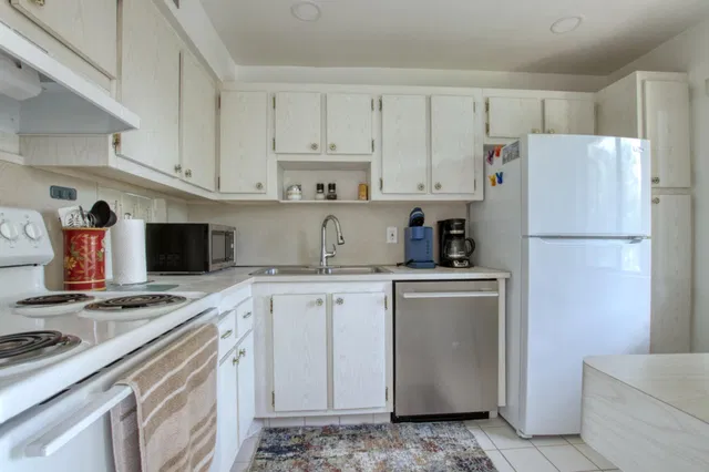 Unit 204 photo 6