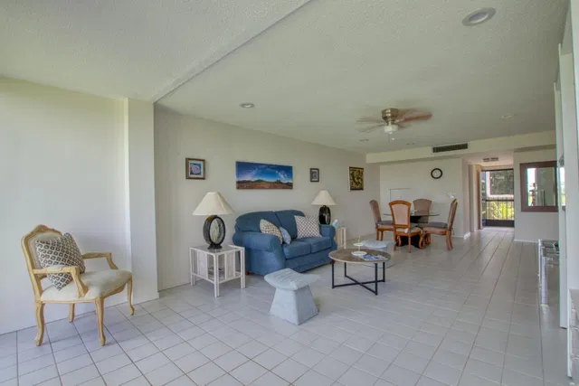 Unit 204 photo 8