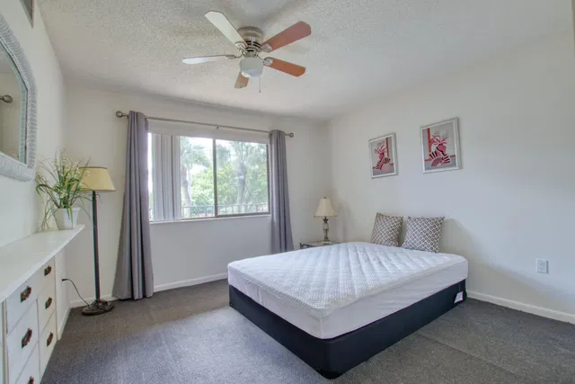 Unit 204 photo 10