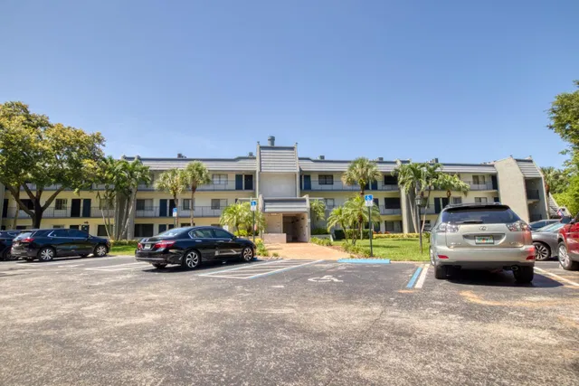 Unit 204 photo 14