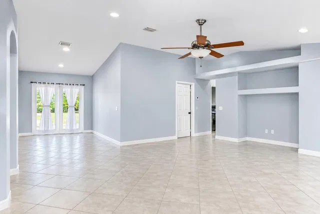 Residence photo 3