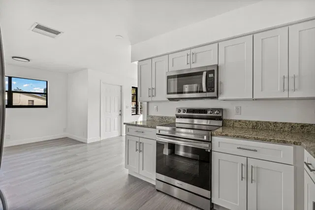 Residence photo 3