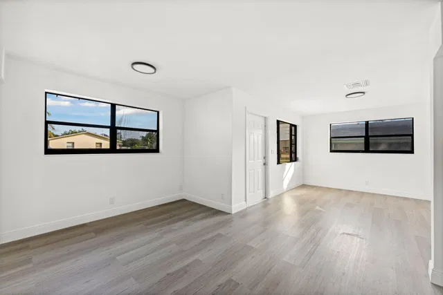 Residence photo 8