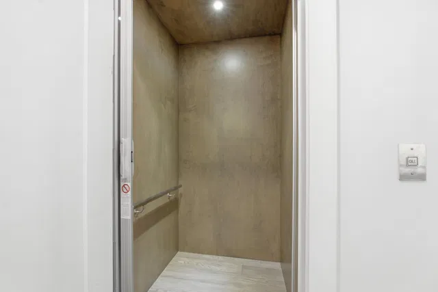 Residence photo 3