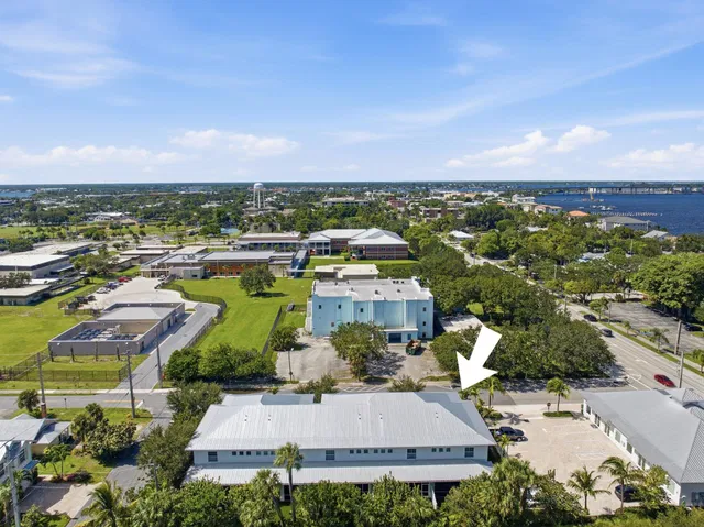 Residence photo 52