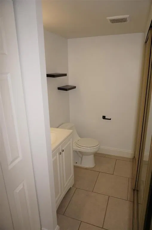 Unit 57-D photo 3