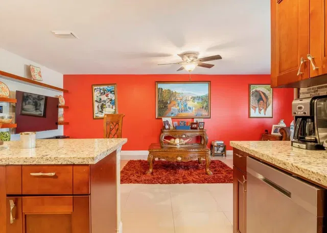Residence photo 18